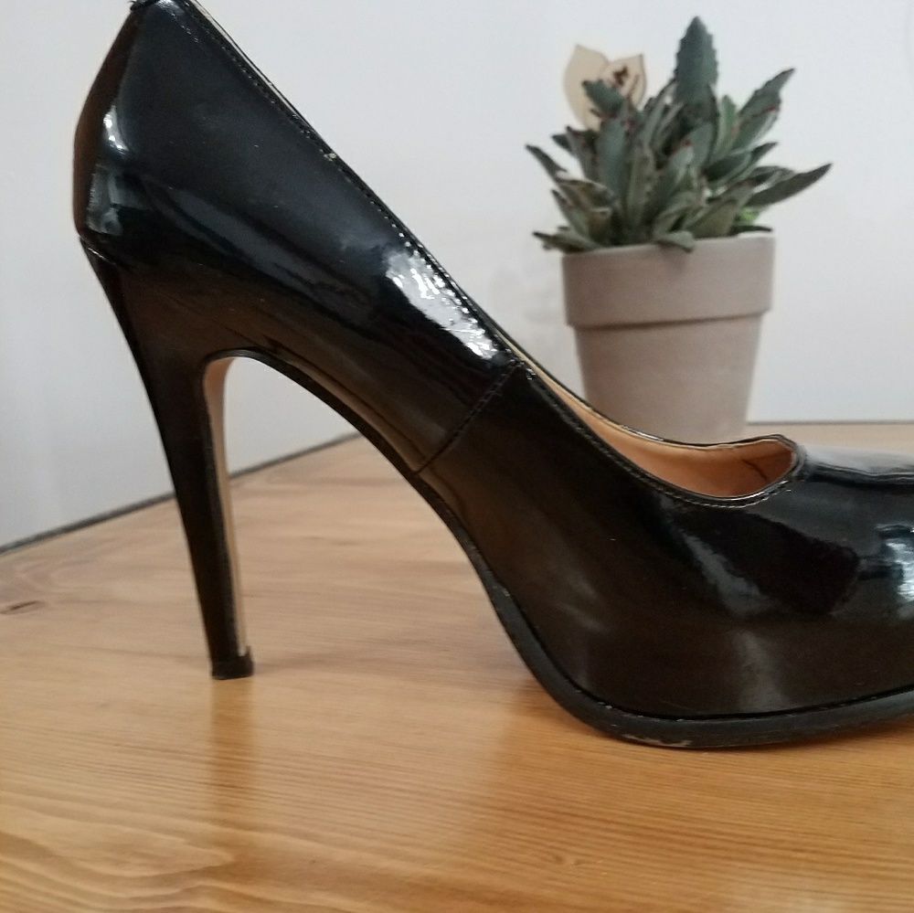 heels - Picture 2 of 7